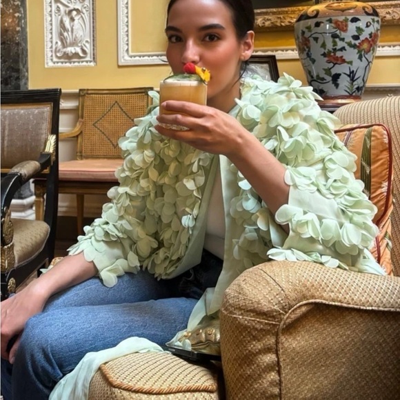 Zara green petal coat - Picture 6 of 10